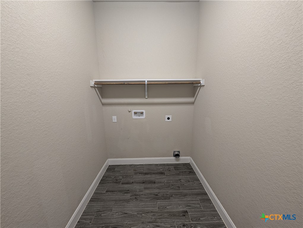 1211 Old Fm 306 Property Photo 21
