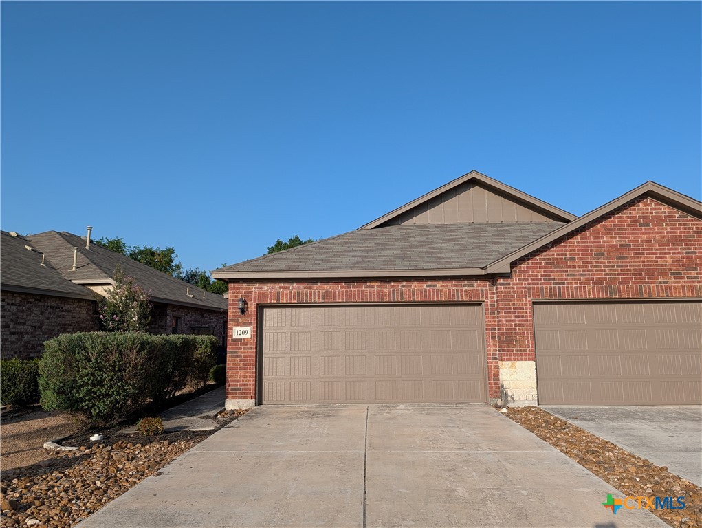 1209 Old Fm 306 Property Photo 1