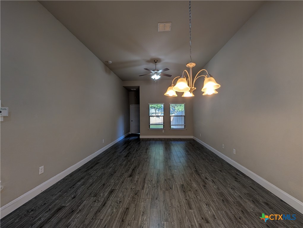 1209 Old Fm 306 Property Photo 2