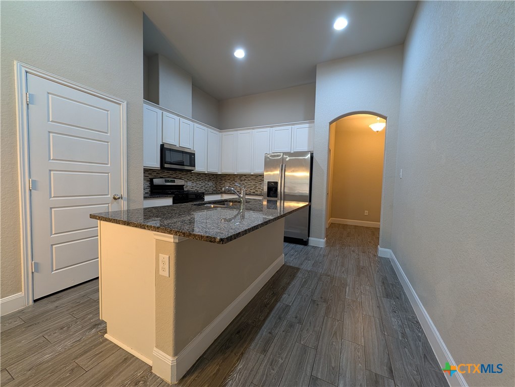 1209 Old Fm 306 Property Photo 4