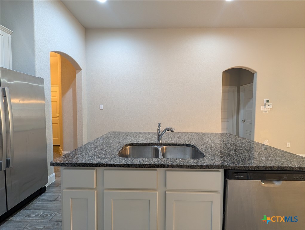 1209 Old Fm 306 Property Photo 6