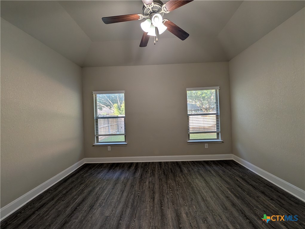 1209 Old Fm 306 Property Photo 8