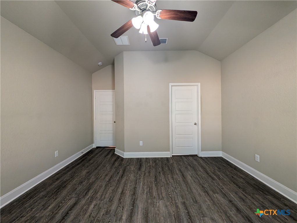 1209 Old Fm 306 Property Photo 9