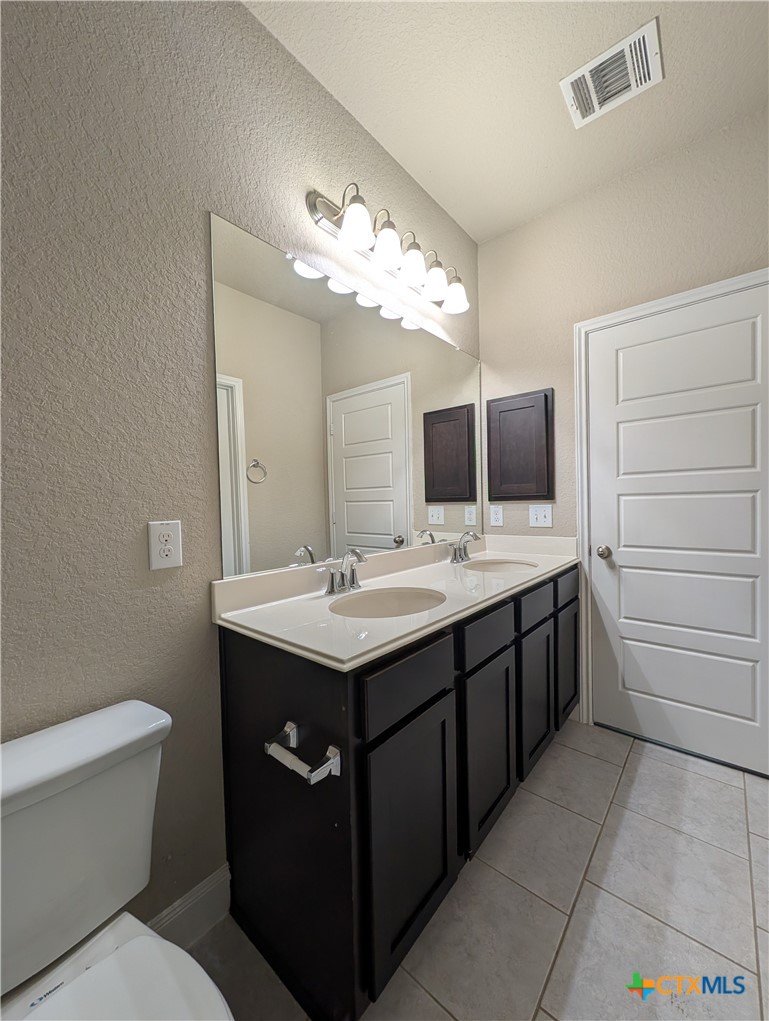1209 Old Fm 306 Property Photo 12