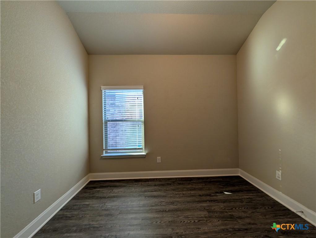 1209 Old Fm 306 Property Photo 15