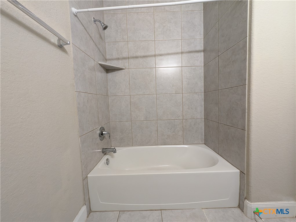 1209 Old Fm 306 Property Photo 17