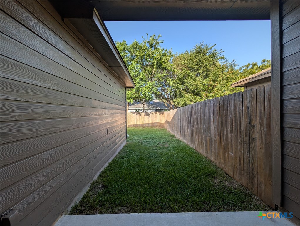 1209 Old Fm 306 Property Photo 21