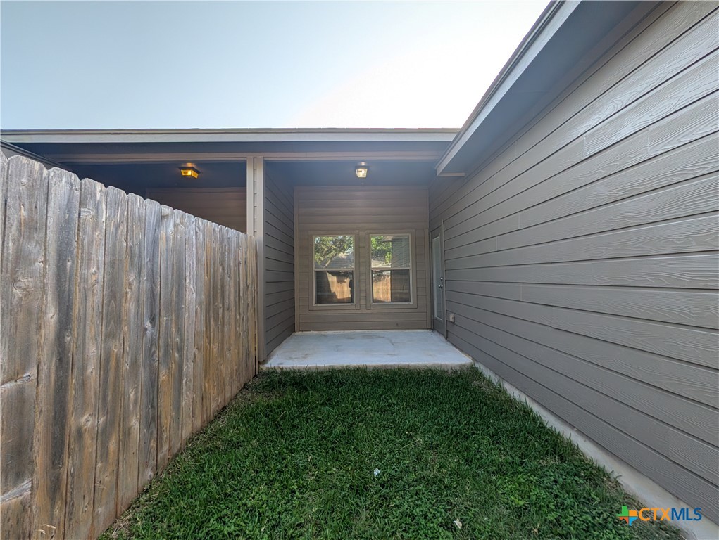 1209 Old Fm 306 Property Photo 22