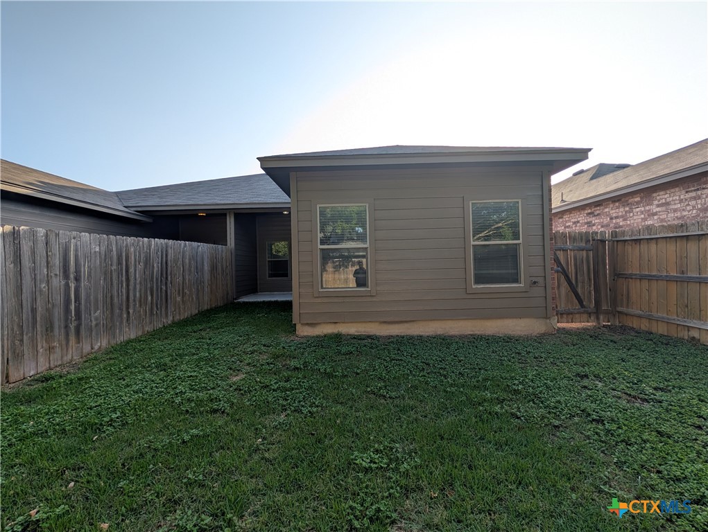 1209 Old Fm 306 Property Photo 23