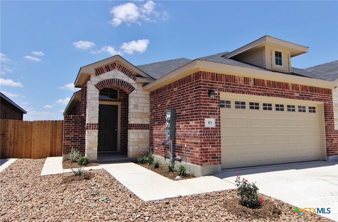 371 Creekside Curve Property Photo 1