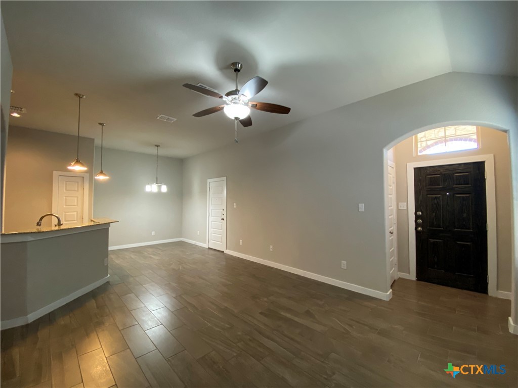 371 Creekside Curve Property Photo 2
