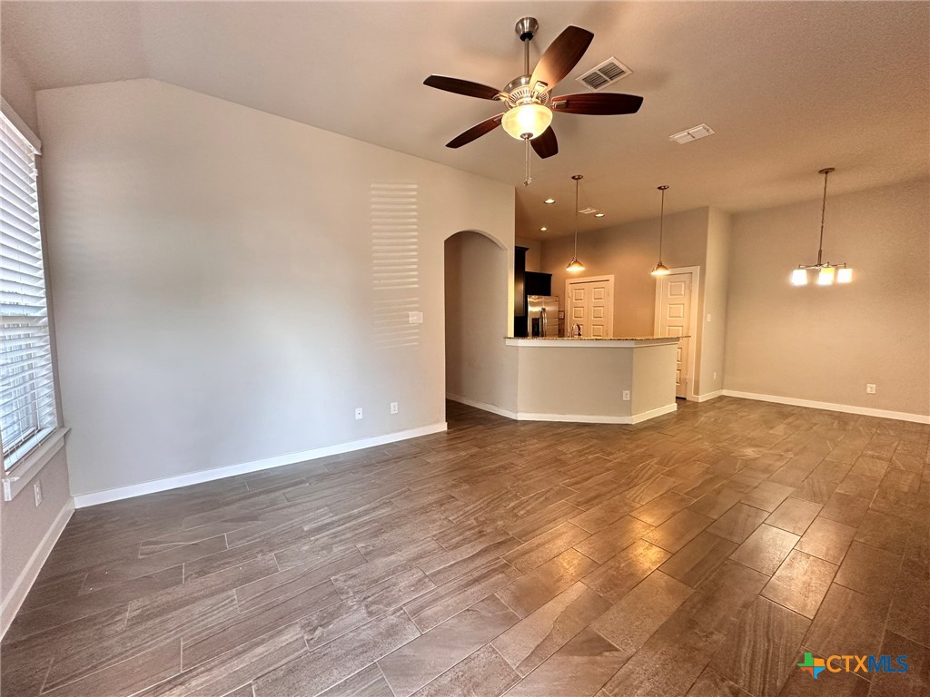 371 Creekside Curve Property Photo 3