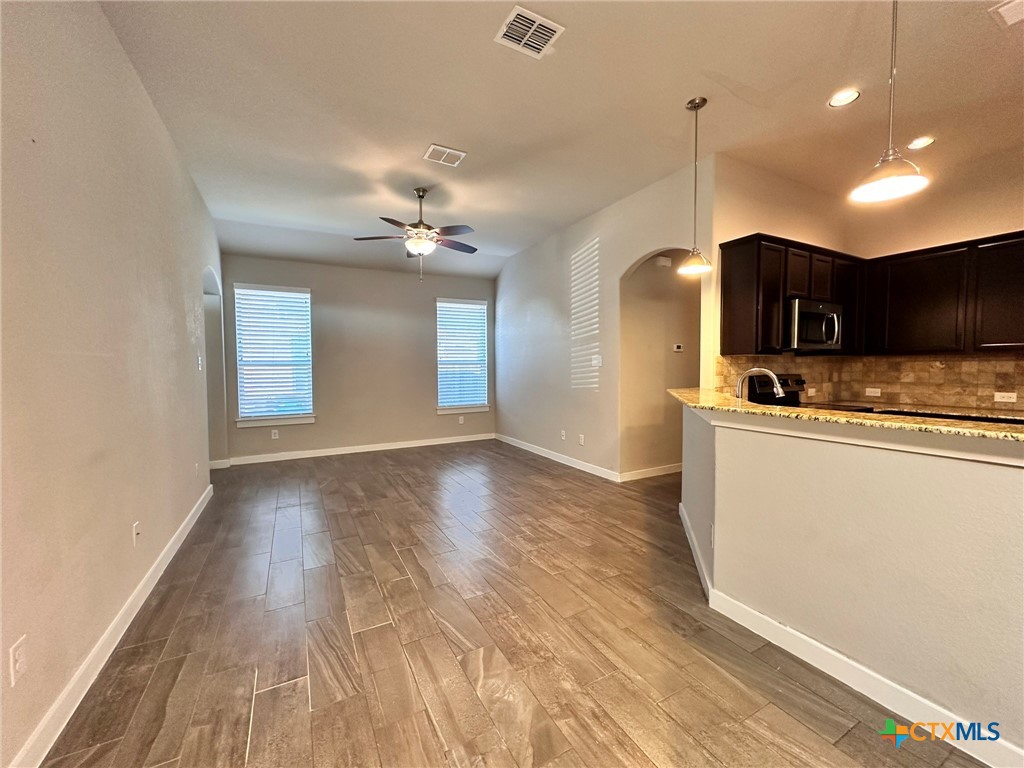 371 Creekside Curve Property Photo 7