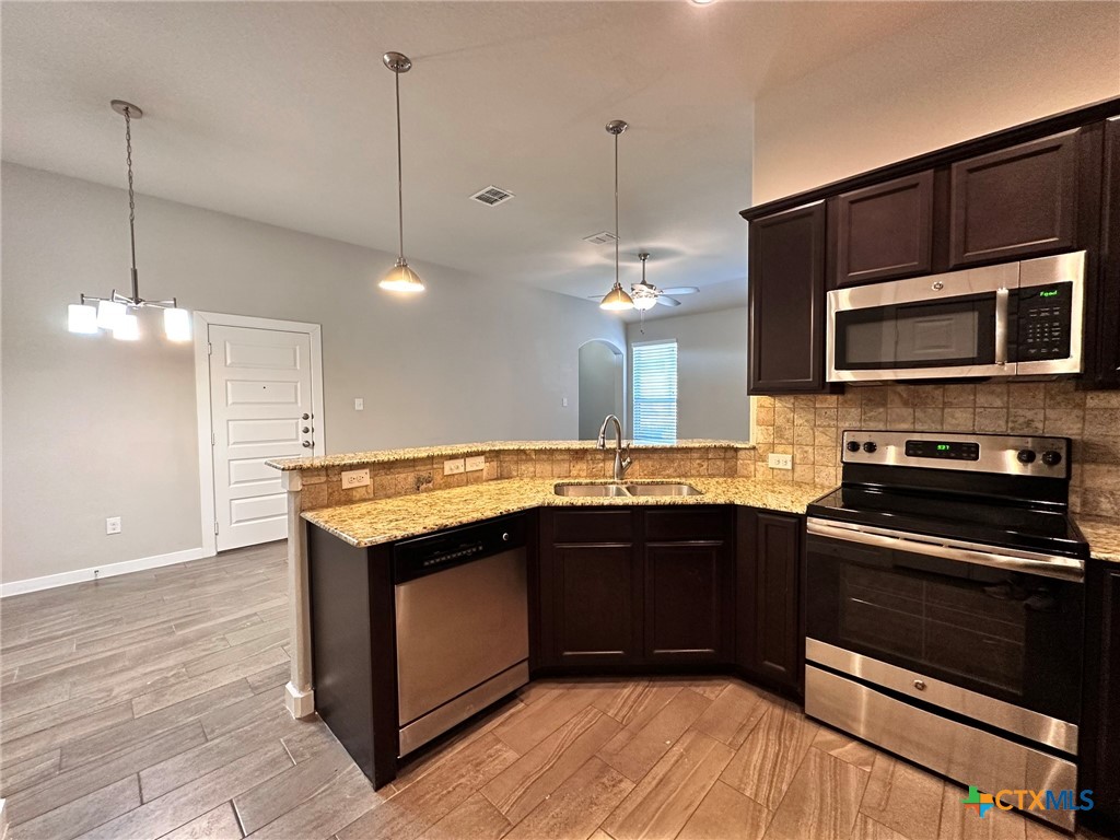 371 Creekside Curve Property Photo 9