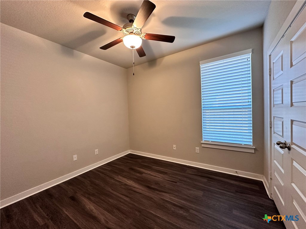 371 Creekside Curve Property Photo 15