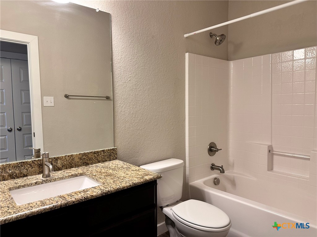 371 Creekside Curve Property Photo 16