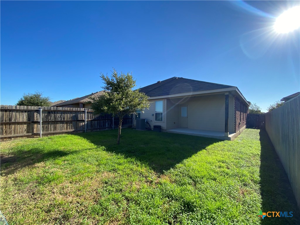 371 Creekside Curve Property Photo 18