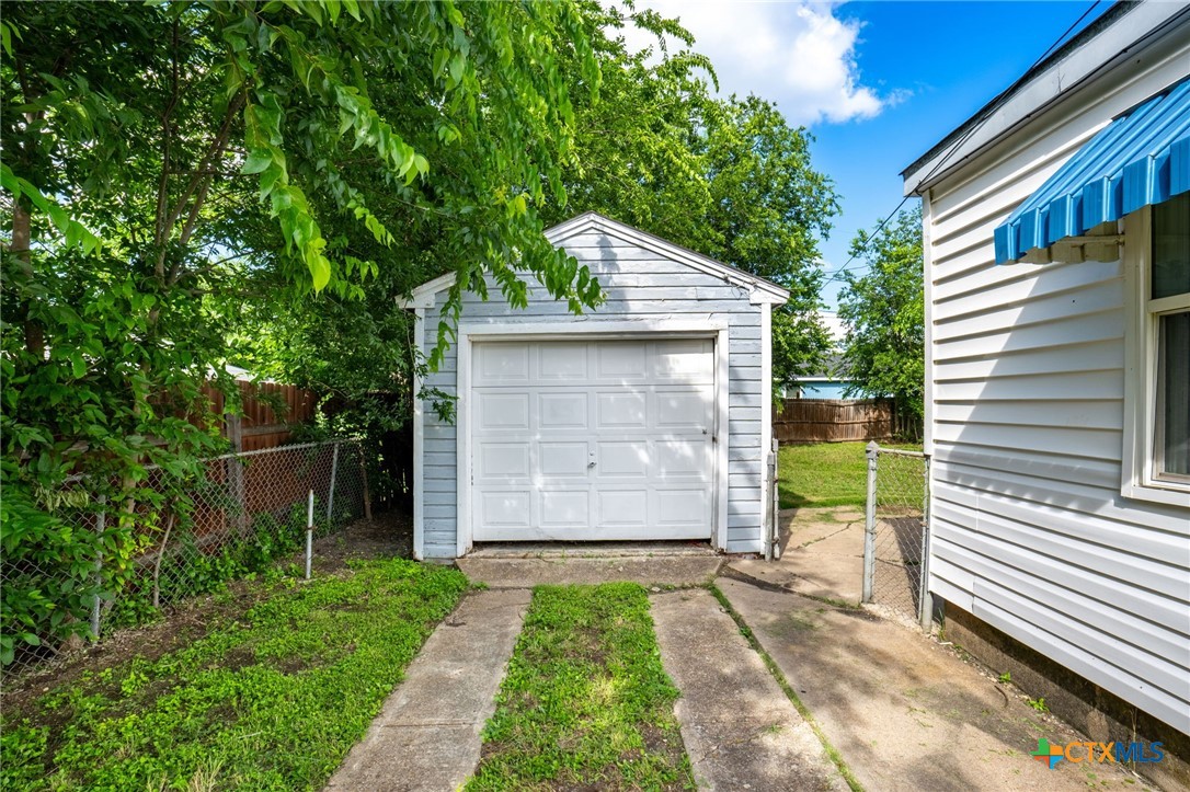 709 Sissom Road Property Photo 3