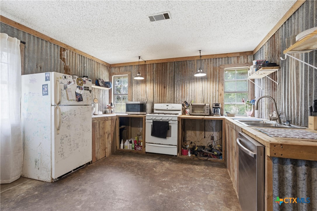 3122 Gun Club Road Property Photo 6
