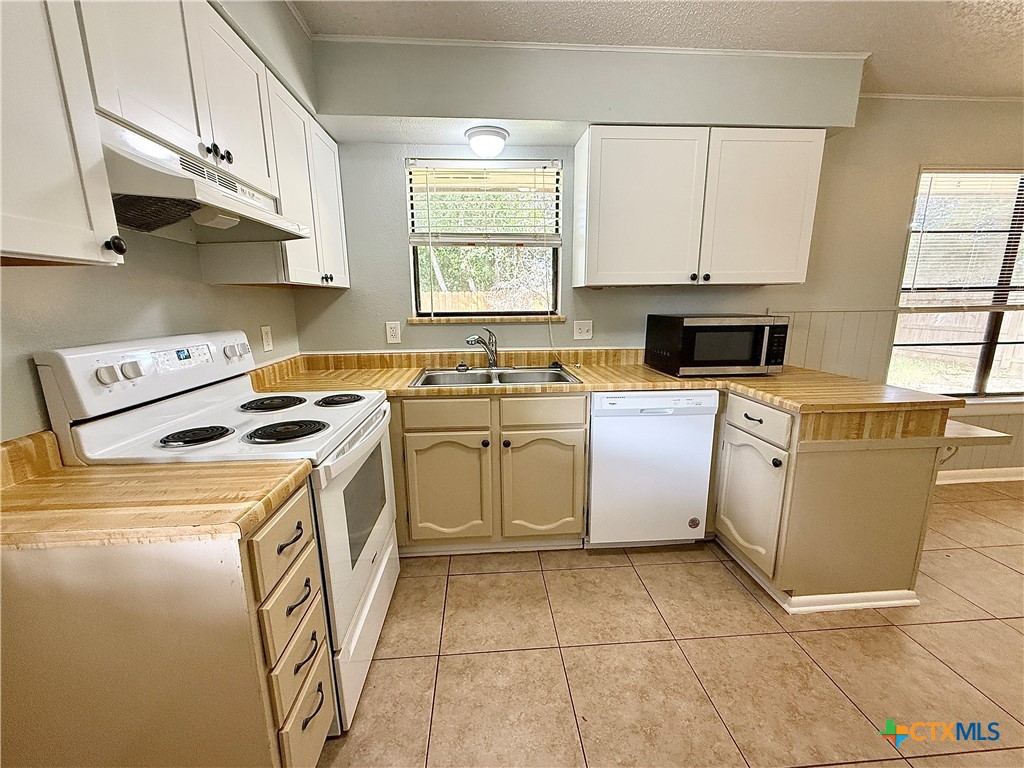 705 Woodcrest Circle Property Photo 8