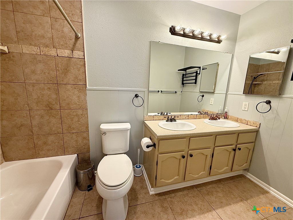 705 Woodcrest Circle Property Photo 18