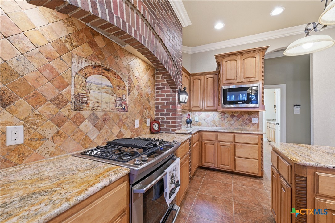 8006 Ridgeway Court Property Photo 6
