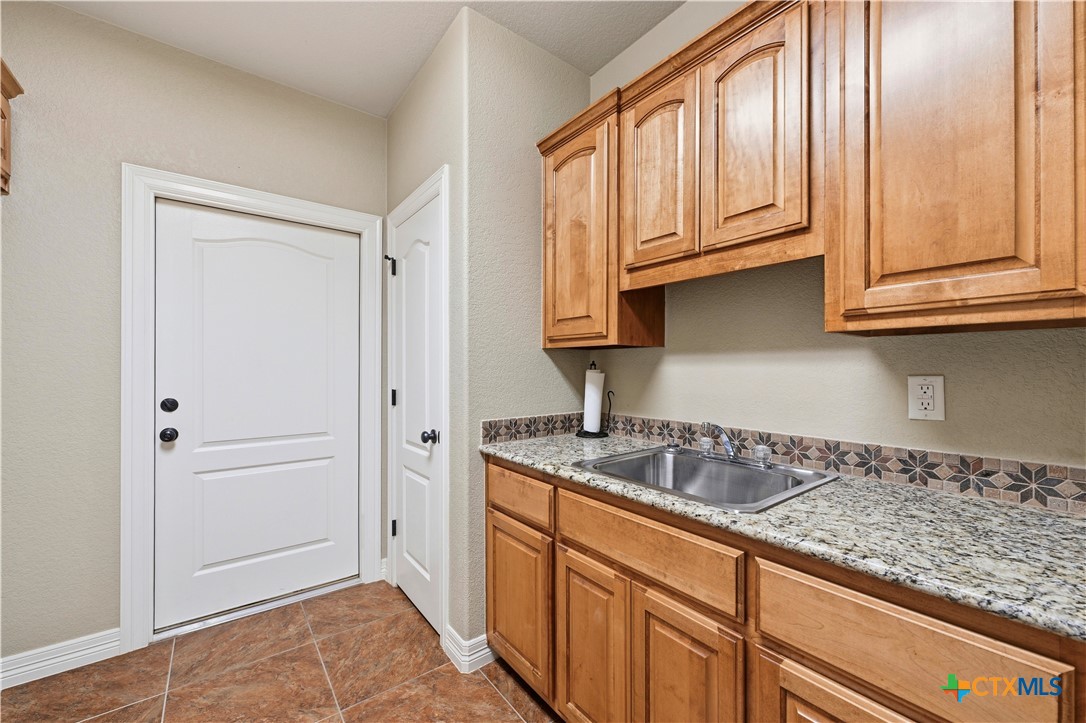 8006 Ridgeway Court Property Photo 27