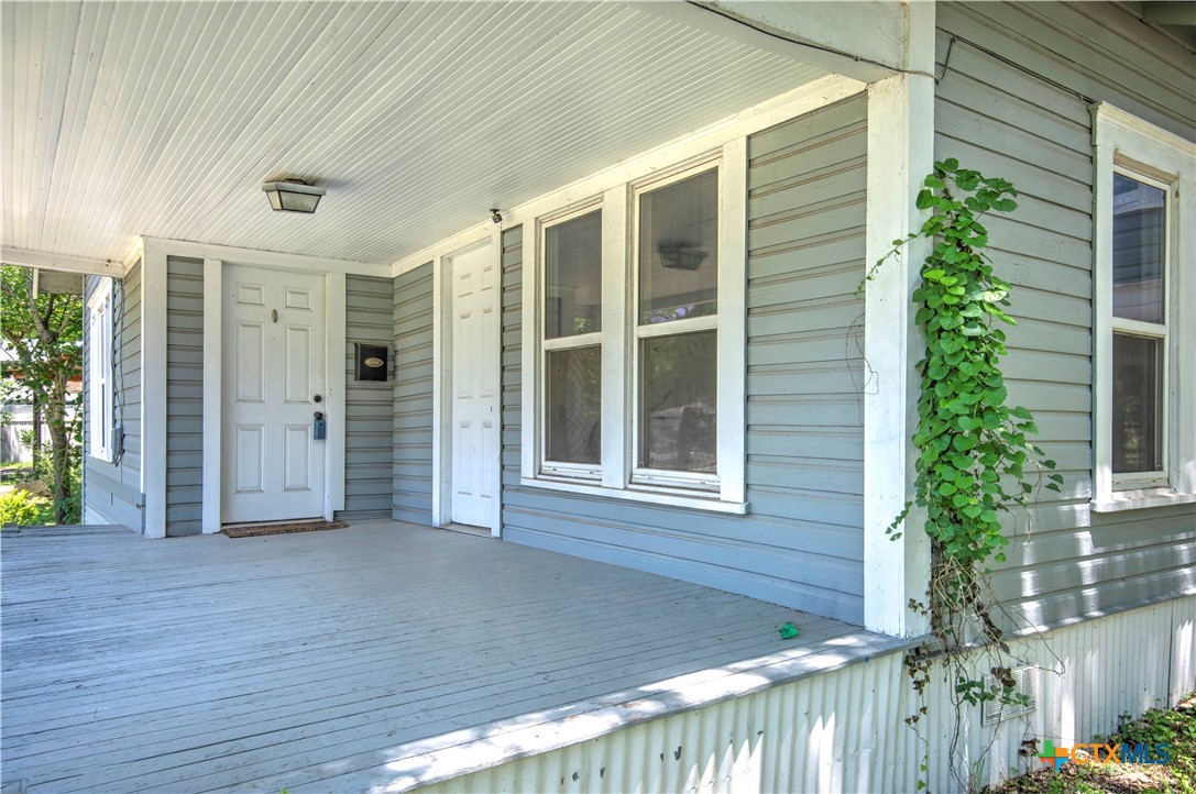 407 8th Street Property Photo 5