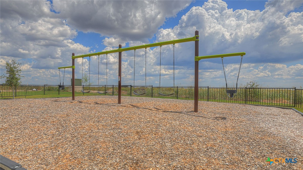 237 Raymondville Path Property Photo 30