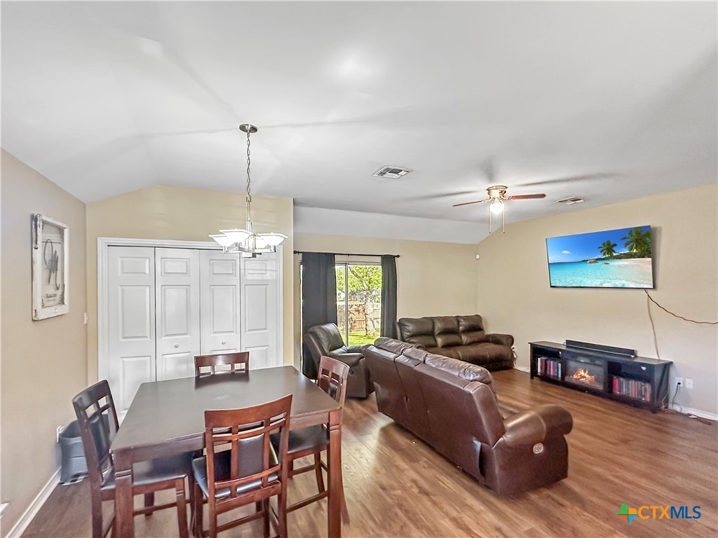 704 S Market Street Property Photo 5