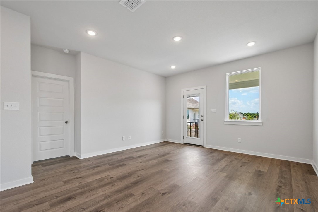 1209 Lavender Way Property Photo 3