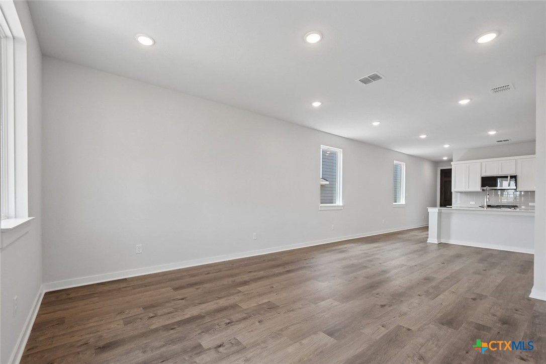 1209 Lavender Way Property Photo 5