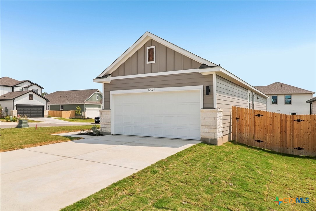 1201 Lavender Way Property Photo 3
