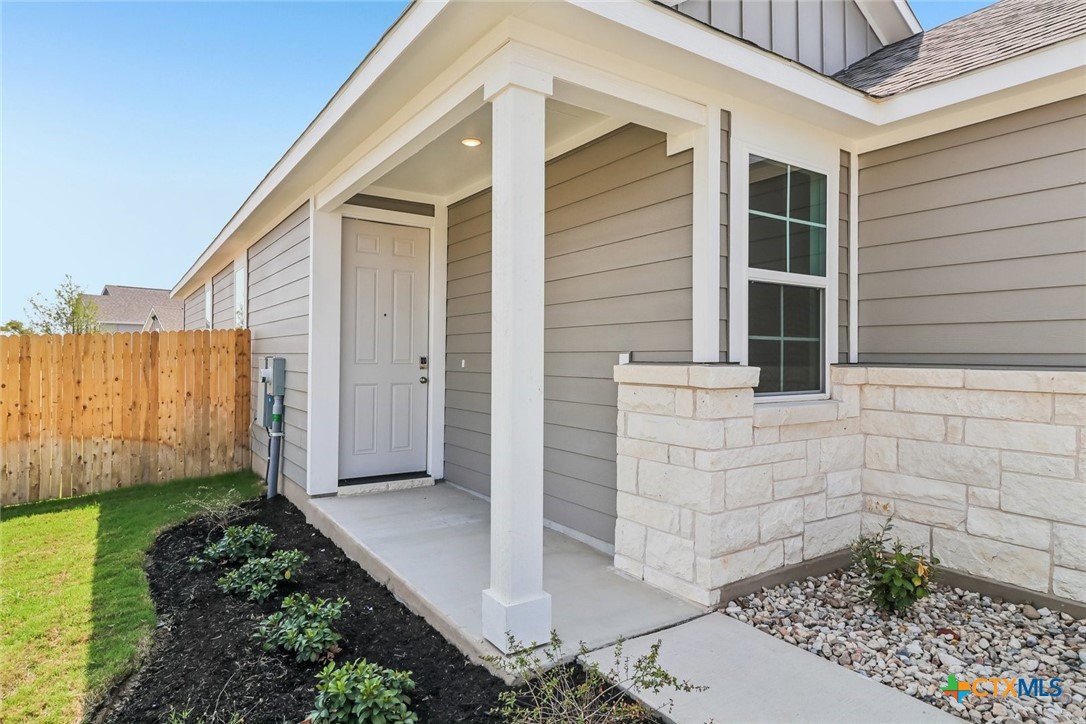 1201 Lavender Way Property Photo 4