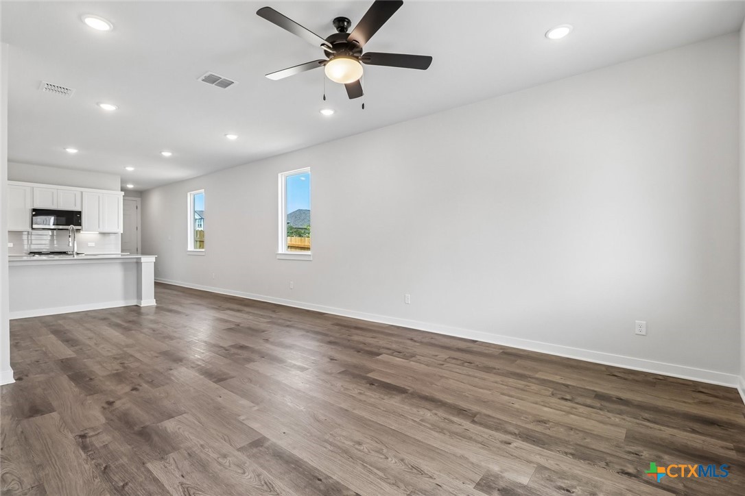 1201 Lavender Way Property Photo 5
