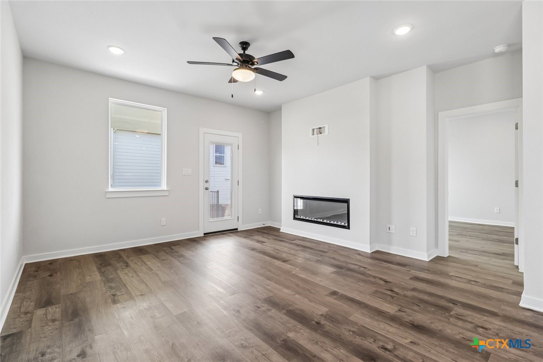 1201 Lavender Way Property Photo 6
