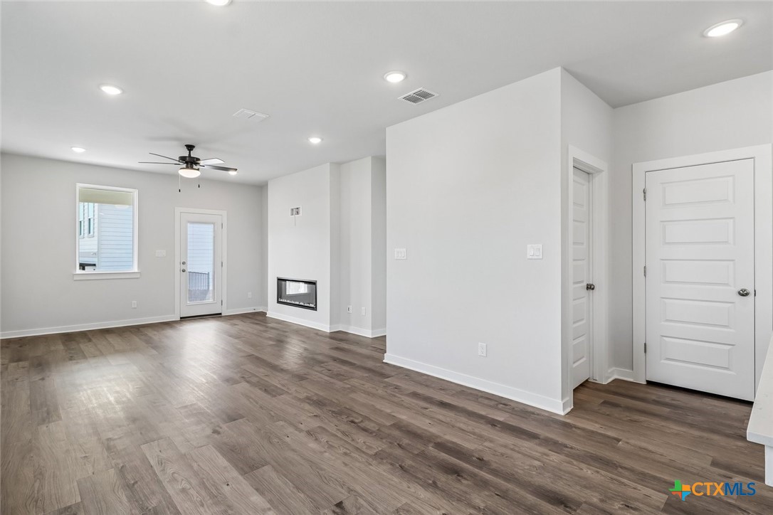 1201 Lavender Way Property Photo 9