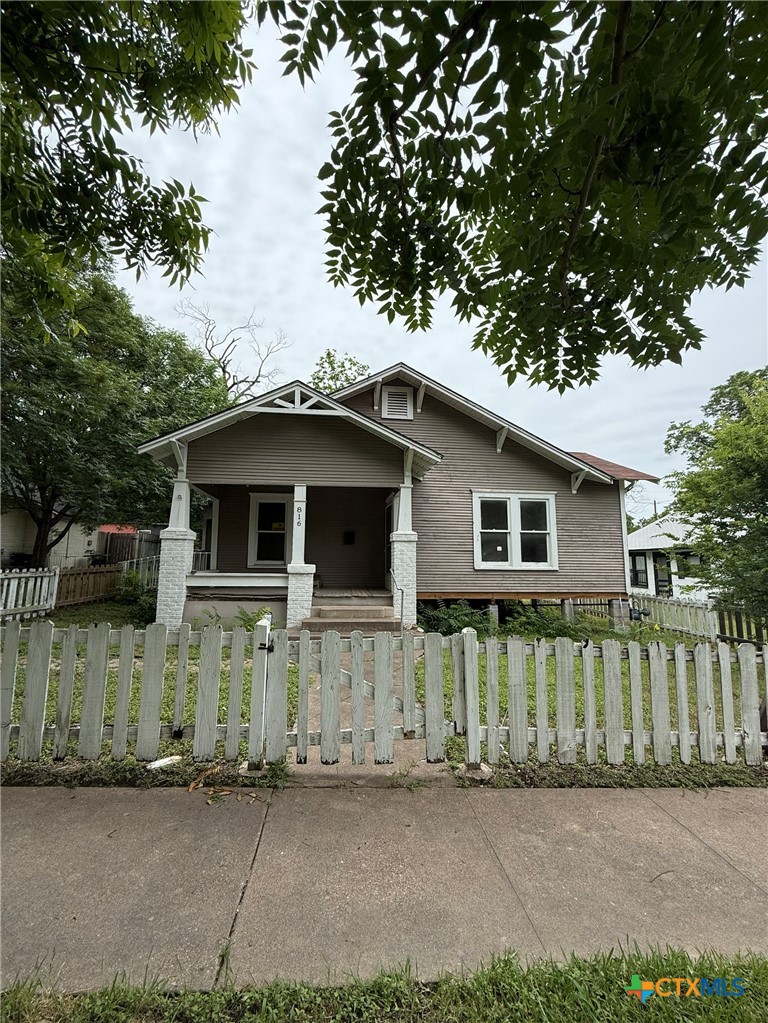 816 N 2nd Street Property Photo 1