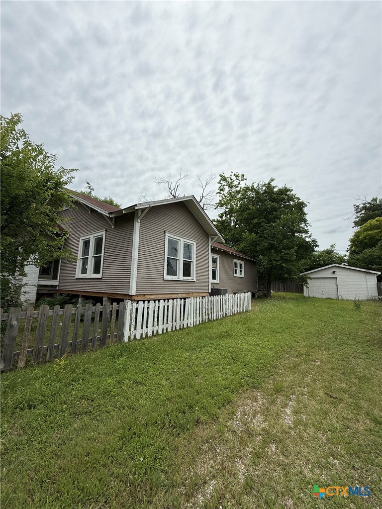 816 N 2nd Street Property Photo 3