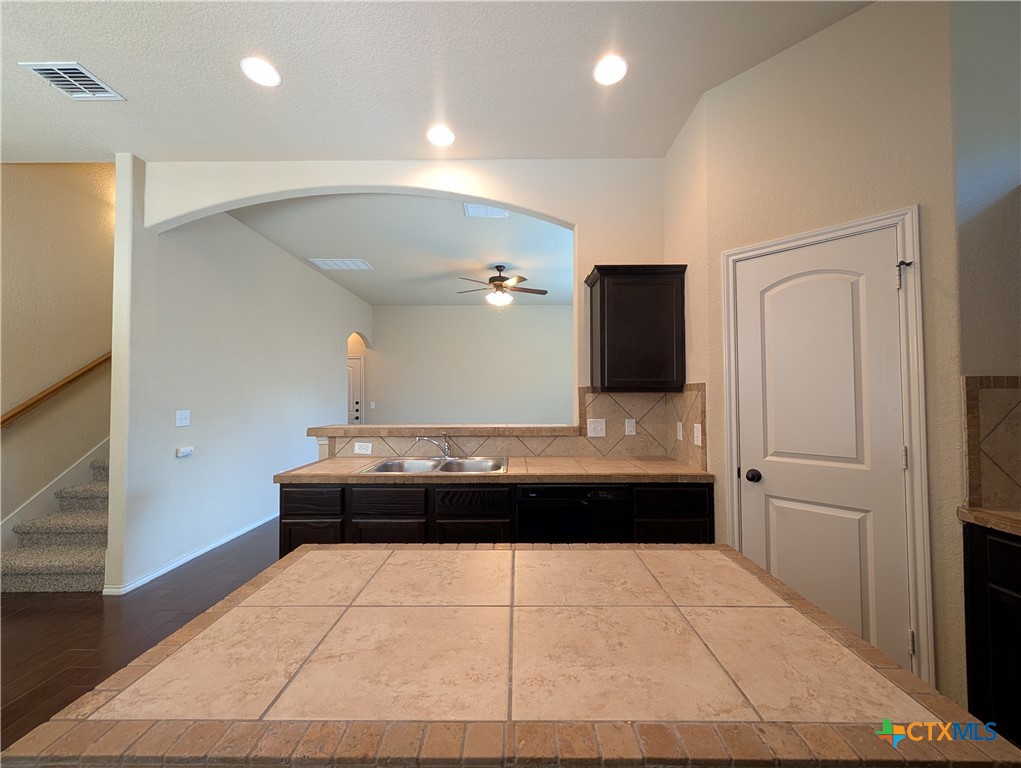 622 Creekside Circle Property Photo 8
