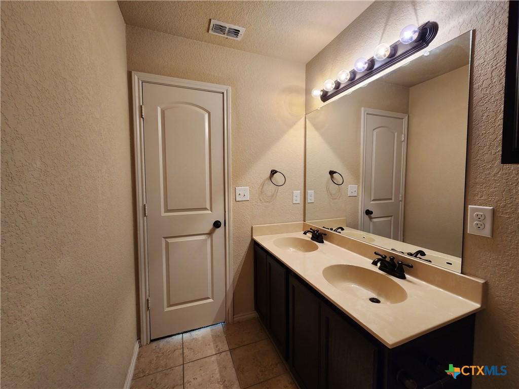 622 Creekside Circle Property Photo 18