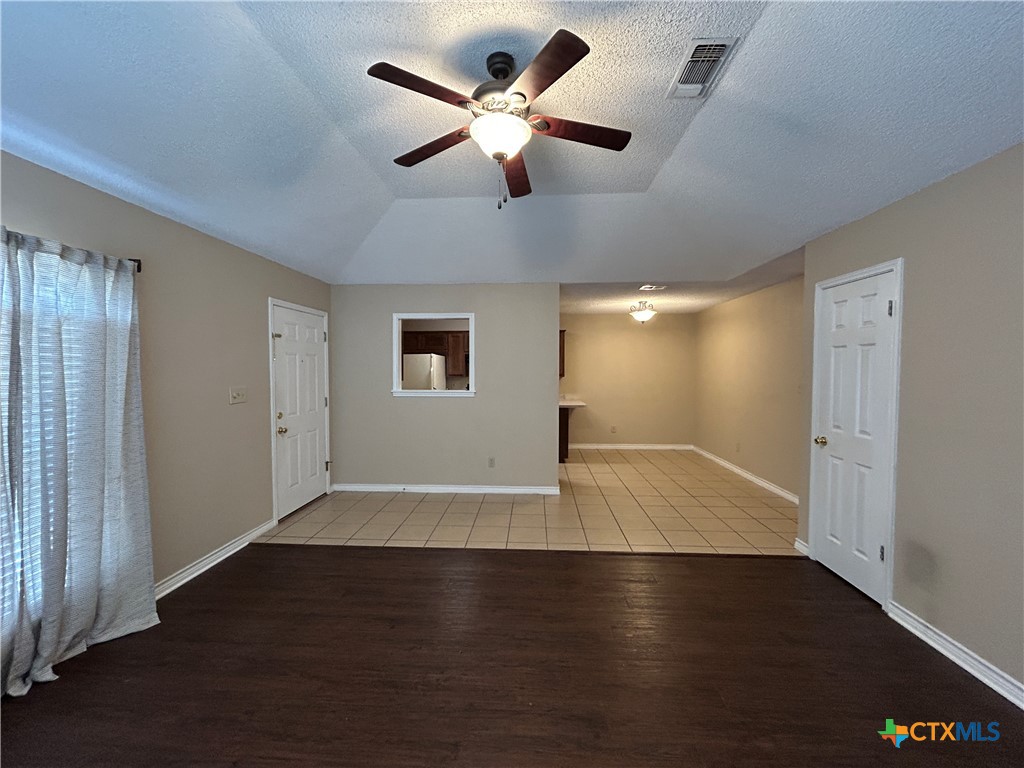 1642 W County Line Road Property Photo 7