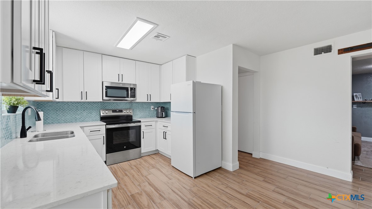 6715 E Queens Crown Street Property Photo 23