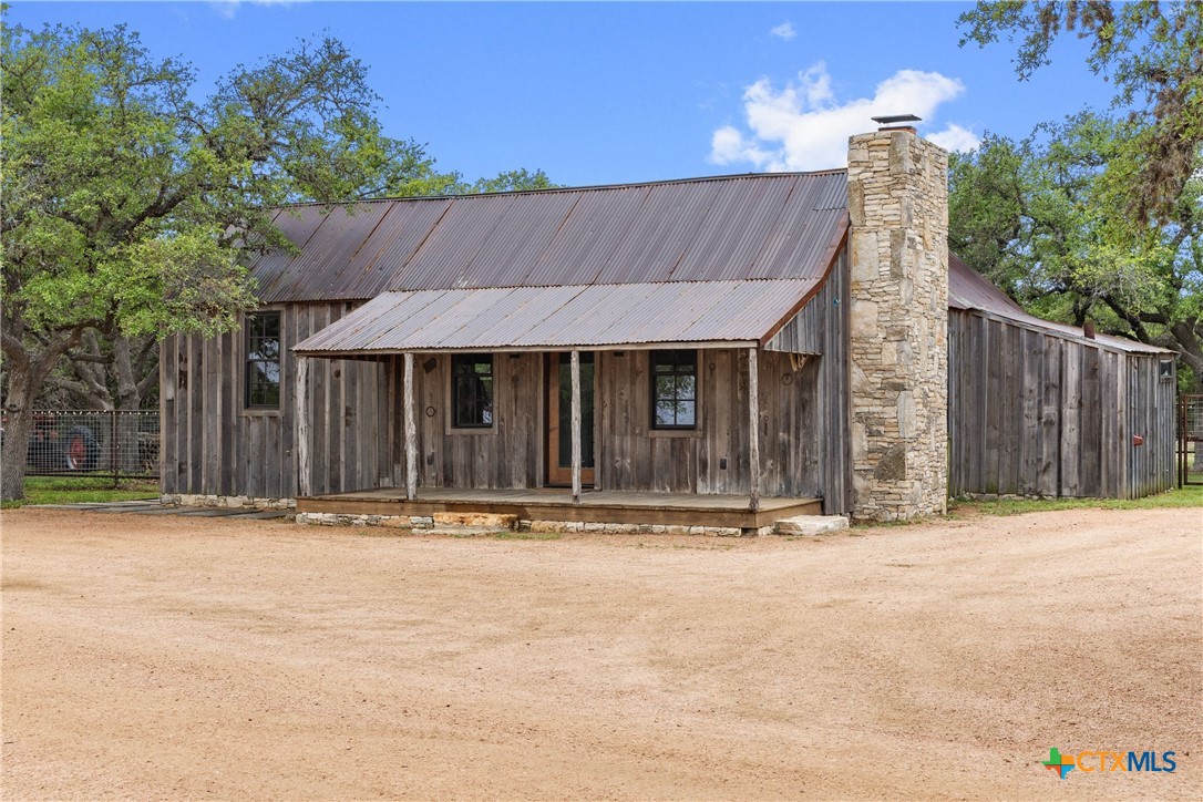 7503 E Us Hwy 290 Property Photo 4