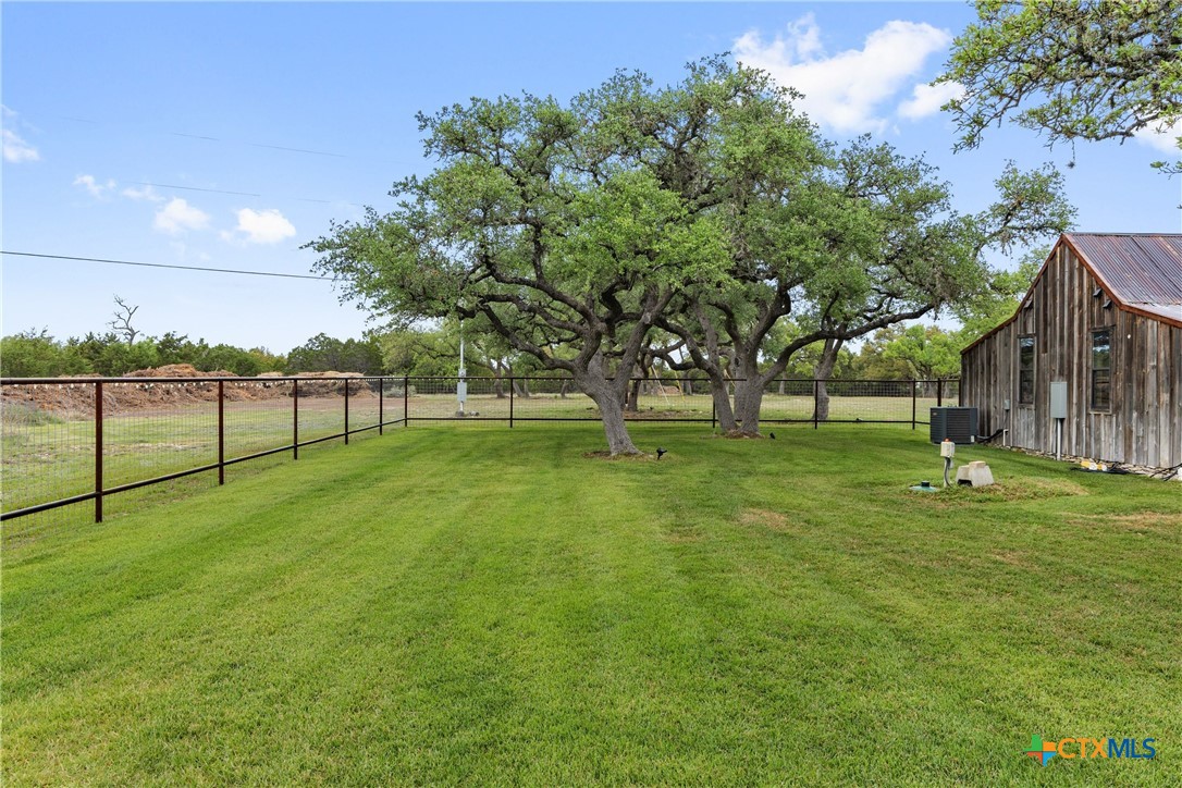 7503 E Us Hwy 290 Property Photo 21