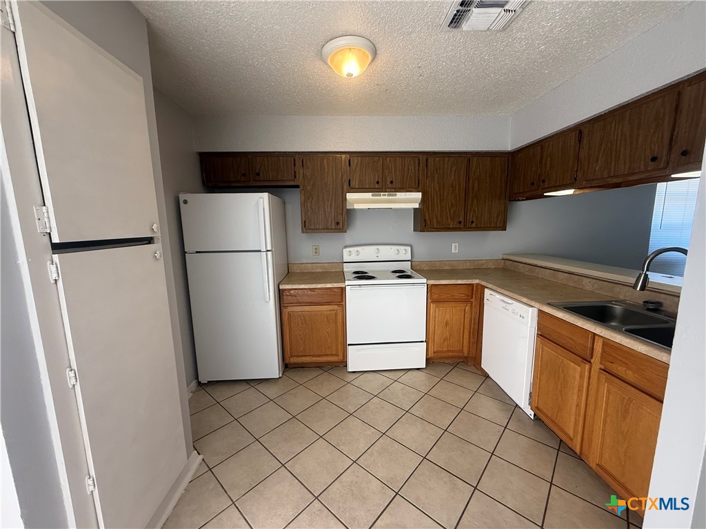 102 Cockerham Street B Property Photo 4