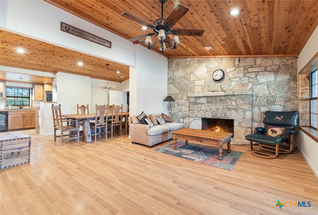 615581 Property Photo 37