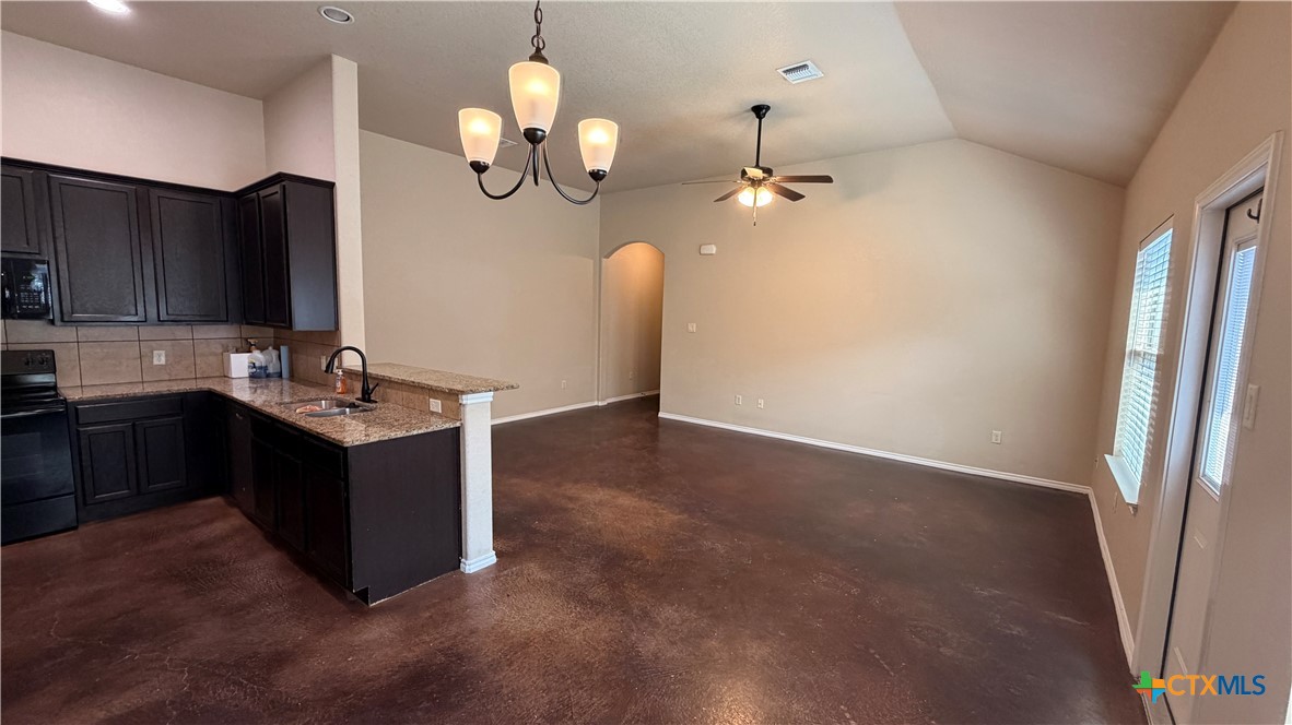 708 Saengerhalle Road Property Photo 4