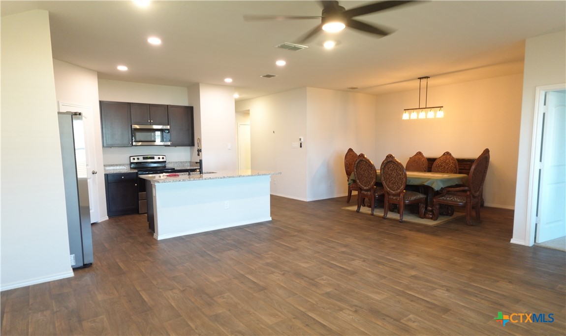 348 Desert Willow Property Photo 5