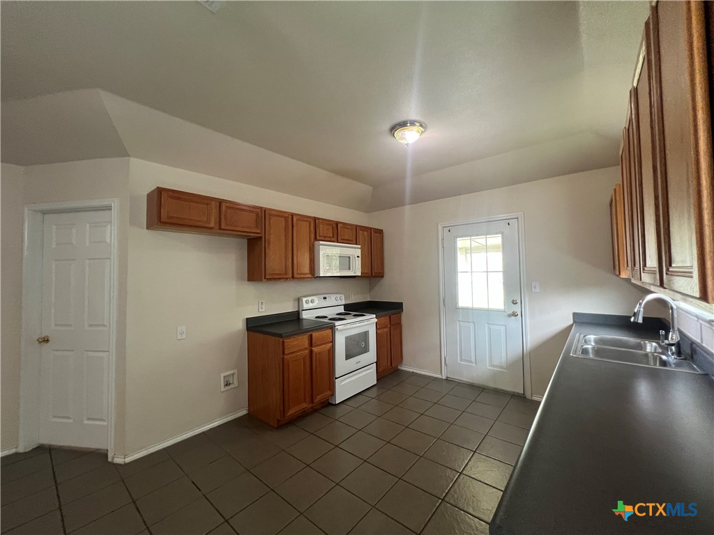 239 Rosalie Drive B Property Photo 6